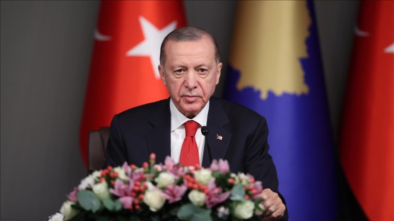 Erdogan uron 16-vjetorin e Pavarësisë: Marrëdhëniet miqësore mes Turqisë dhe Kosovës do të vazhdojnë të zhvillohen