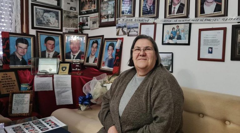 “Me kanë bile me i gjet e me i kthy në tokën e vet”, festa e pavarësisë në dhimbje për familjet e të pagjeturve