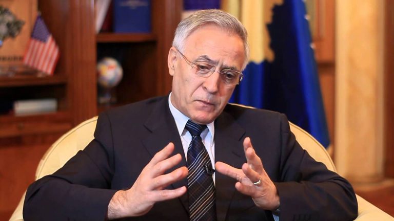 Në biografinë e tij, Presidenca e prezanton Jakup Krasniqin si të akuzuar për krime lufte