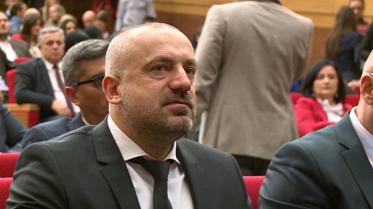Ish-hetuesi tregon se si Radoiçiqi e kishte rrahur një koleg të tij në veri dhe s’ishte raportuar si rast