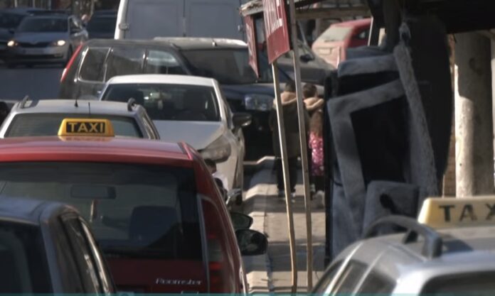 Taksistët serbë në veri vëzhgojnë Policinë, publikohet bisedohet në grup të viber