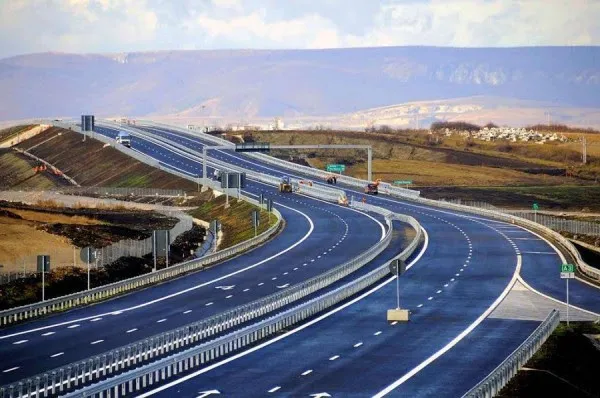 Zhbllokohet projekti, nënshkruhet kontrata për zgjerimin e rrugës Prishtinë-Mitrovicë