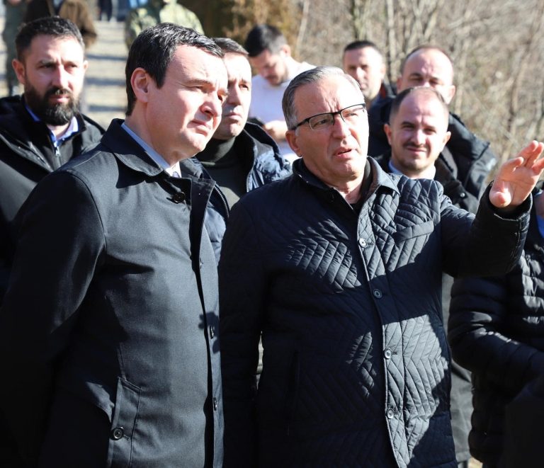 Kurti i kundërpërgjigjet Hamzës pasi tha se s’po arrijnë t’i përfundojnë as projektet e nisura nga qeveritë e kaluara