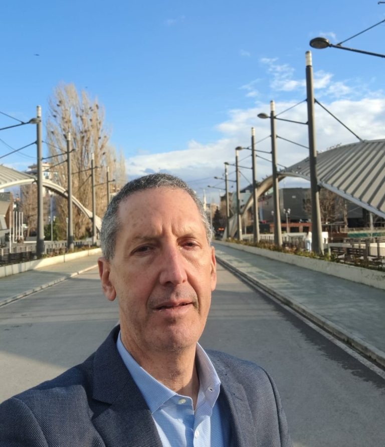 Joseph publikon foto nga Mitrovica, thotë se anëtarësimi në Këshillin e Evropës do të ishte një fillim pozitiv për shqiptarët dhe serbët