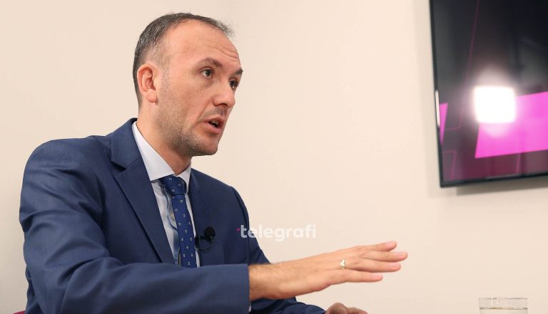Mustafa i PDK-së, Muratit: Manipulant i paskrupullt, me taksa tona po financoni importin nga vendet e huaja