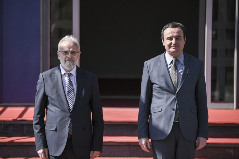 ‘Tentim atentatin’ ndaj Albin Kurtit, Talat Xhaferi e cilëson si lajm të rremë