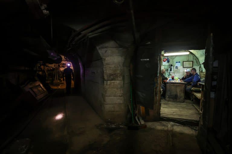 “Reuters” shkruan për iftaret 800 metra nën tokë të minatorëve të Trepçës