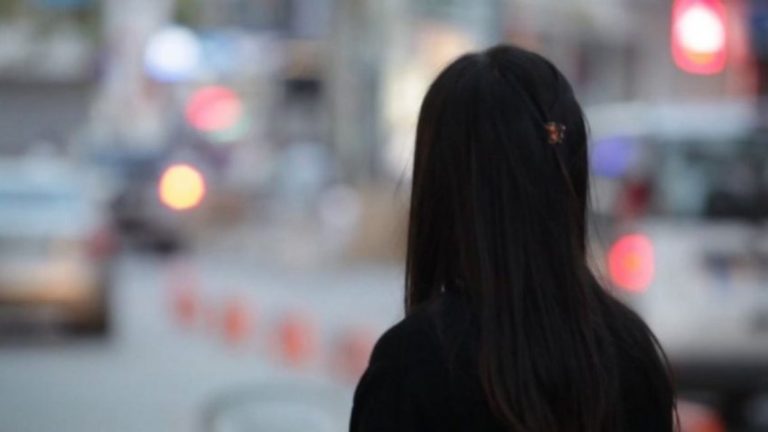 Ishte raportuar e zhdukur nga familja, më pas e mitura e lajmëron nënën e saj se është martuar me një 21 vjeçar