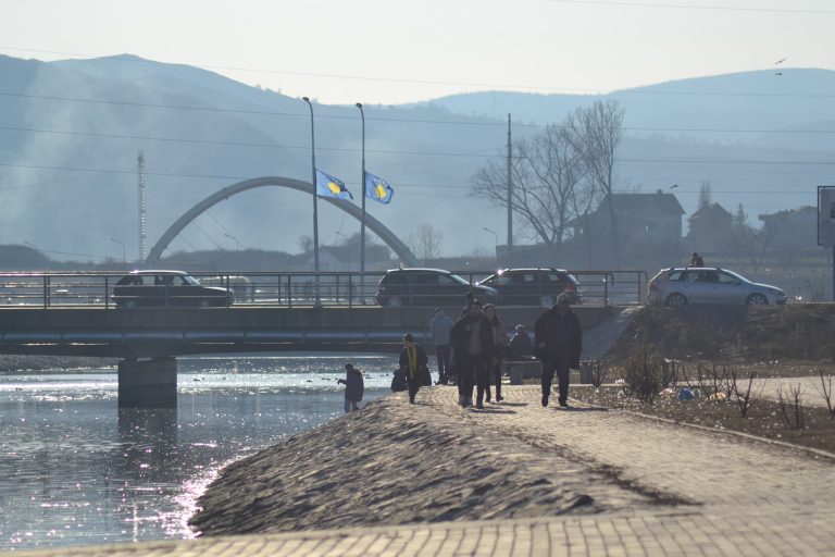 Sot ngrohtë dhe me diell, temperaturat deri në 23 gradë
