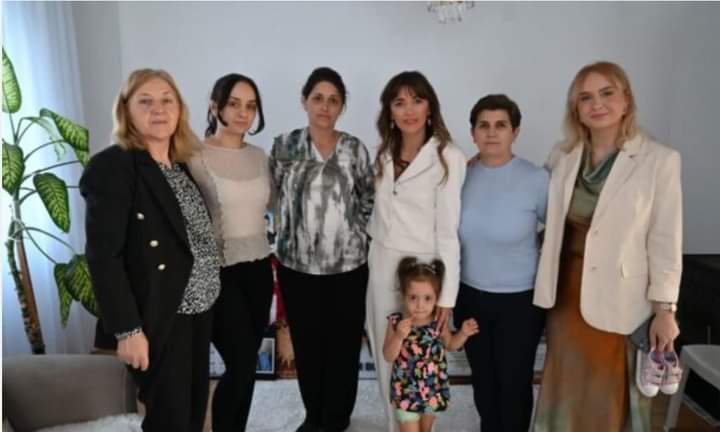 Ministrja Haxhiu shkon për Bajram te familja e heroit Afrim Bunjaku