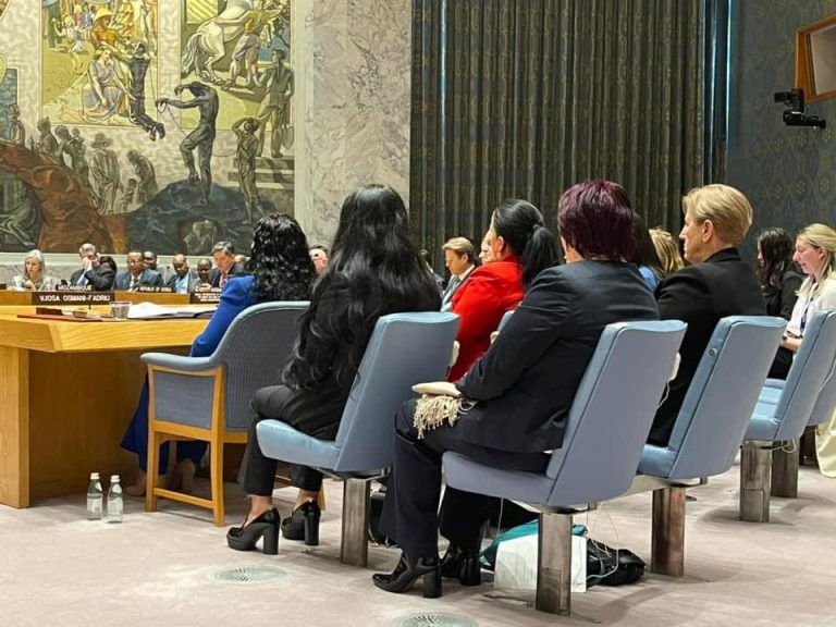 UN tentoi t’i bllokojë 4 gratë, Presidentja refuzoi të futet në sallën e OKB-së pa to!