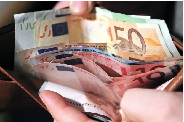 I gjeti 10 mijë euro të humbura, qytetari në Rahovec ia kthen pronarit