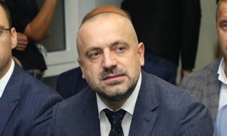 Ministrja Haxhiu publikon disa lista: Radojiçiqit iu konfiskuan 30 vetura