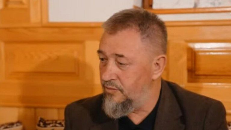 Rrëfimi prekës i Sami Lushtakut: Gati çdo ditë, në 2 ose 3 të natës shkoj të varret e shokëve