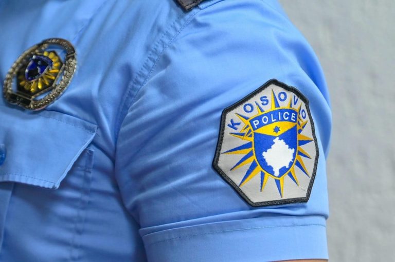 Nëna raportoi se një i panjohur ia mori vajzën dhe ia dhunoi, policia e dërgon viktimën për ekzaminim