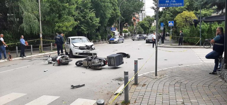 Aksident mes veturës dhe dy motoçikletave, një person në gjendje të rëndë