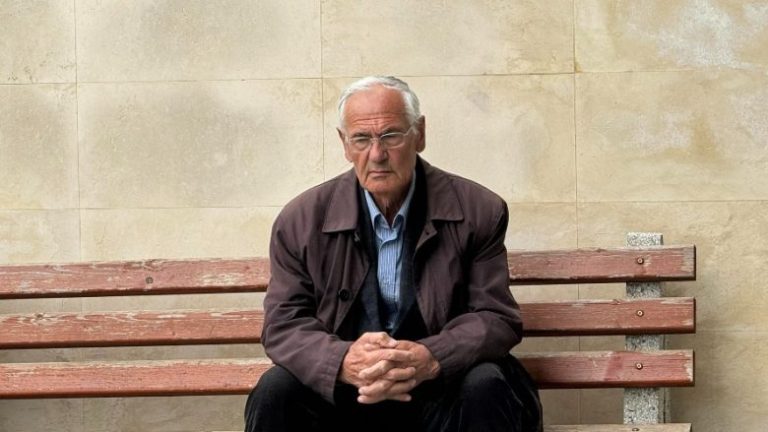 Babai i Triumf Rizës: Bandat e Sekiraqës në derë na kanë shënuar që të largohemi brenda 72 orëve nga Kosova – ose do t’iu likuidojmë