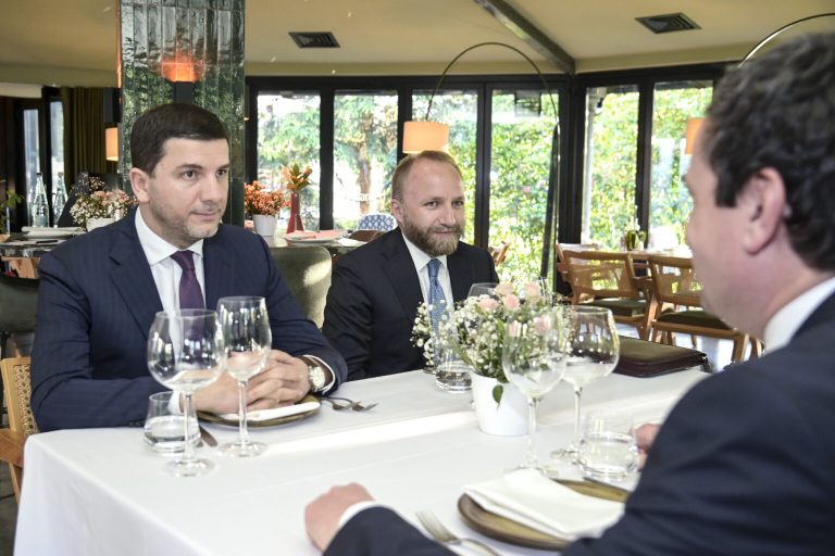 A do të ketë koalicion PDK-VV? Memli Krasniqi jep përgjigje interesante
