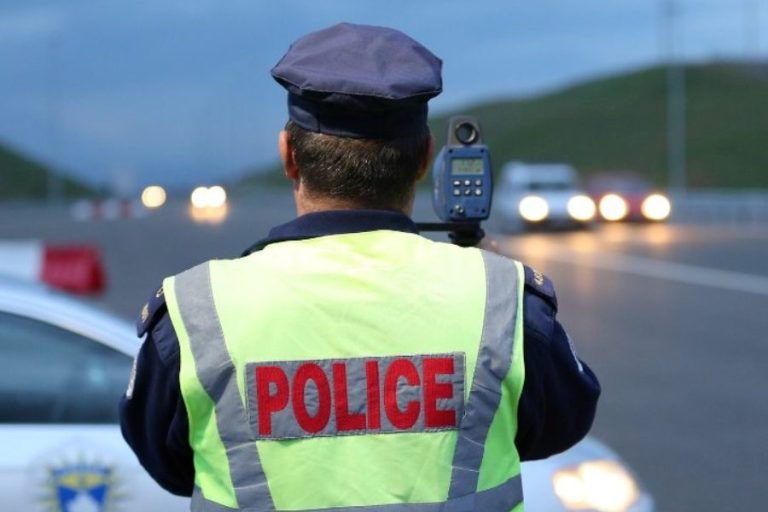 Policia e Kosovës i shqiptoi mbi 2 mijë e 100 gjoba në trafik për 24 orë