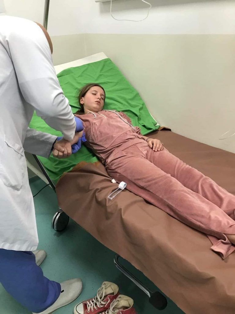 Kërkohet ndihmë për shërim jashtë vendit për 13 vjeçaren nga Drenasi, Rinesa Dani