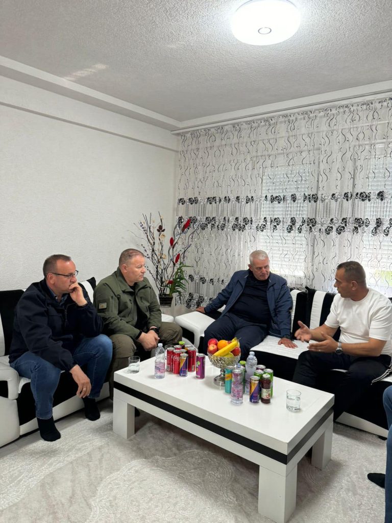 Sveçla dhe Hoxha vizitojnë policin që u plagos gjatë intervenimit në një vjedhje në Kishën e Zllakuqanit