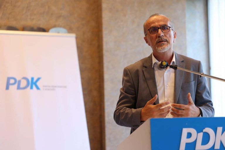 Haxhiu për Kurtin: I ka mashtruar çiftet e reja për banesa, si pasojë ata po ikin jashtë vendit