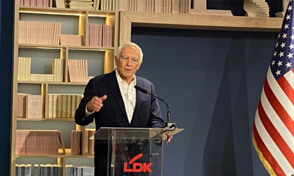 Clark e përmend LDK-në si arsye që pati sukses intervenimi i Perëndimit në Kosovë