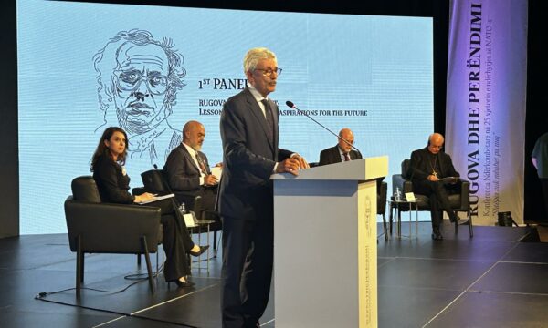D’Alema: Rugova profet i paqes, kur më thirri Clinton për të më falënderuar i thashë duhet ta telefonosh atë