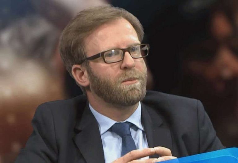 Haki Abazi: Kurti asnjë institucion nuk e sheh më të rëndësishëm se interesin personal