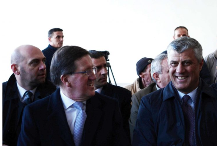 Robertson për Thaçin: Person i ndërlikuar me cilësi të liderit gjigand, ndoshta një ditë mund të kthehet në skenë