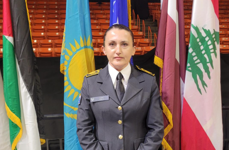 Ushtarakja kosovare diplomon në Akademinë e Nënoficerëve në ShBA