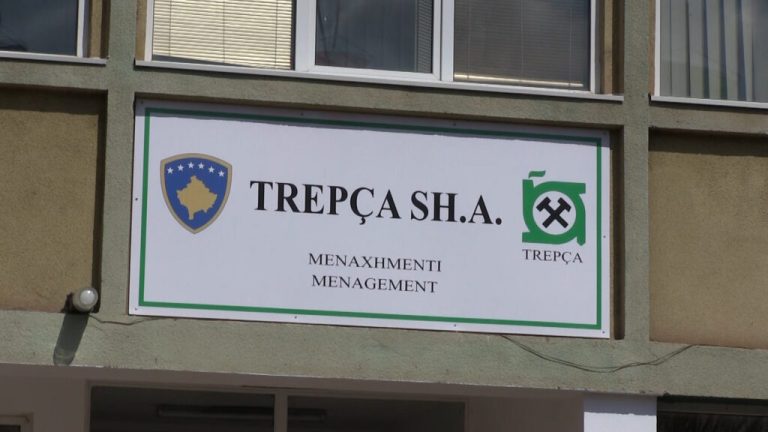 Menaxhmenti i Trepçës nuk e di kur dalin pagat, fton minatorët të kthehen në punë