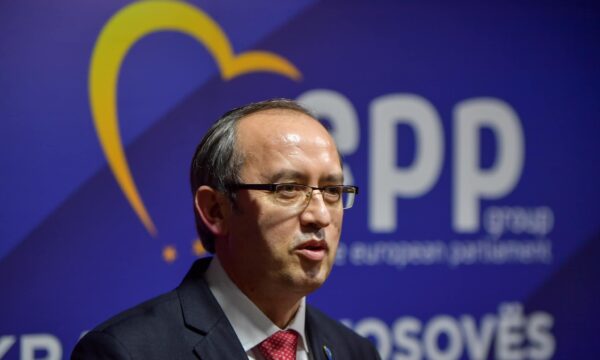 Deputeti dhe ekonomisti, Hoti: Ka përkeqësim enorm të buxhetit, unë nuk e di ku po i marrin ato shifra të rritjes së pagave