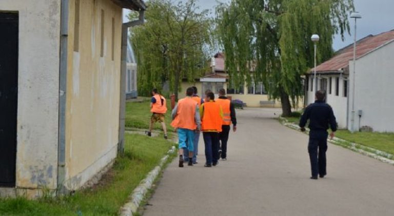 Ik një i burgosur nga burgu i Smrekonicës, suspendohet një oficer