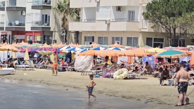 Pushuesit besnikë të Kosovës, italianë e polakë të kënaqur me kushtet dhe çmimet në Durrës