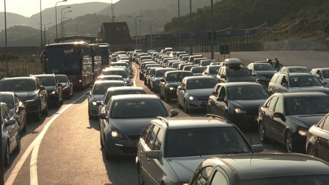 Fluks në Morinë, shqiptarët e Kosovës drejt Shqipërisë për të kaluar fundjavën
