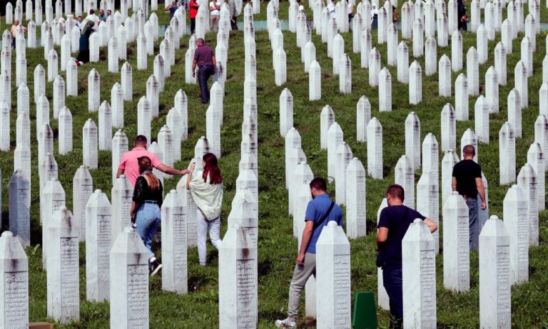 29 vjet nga masakra në Srebrenicë, Kosova përkujton viktimat e gjenocidit