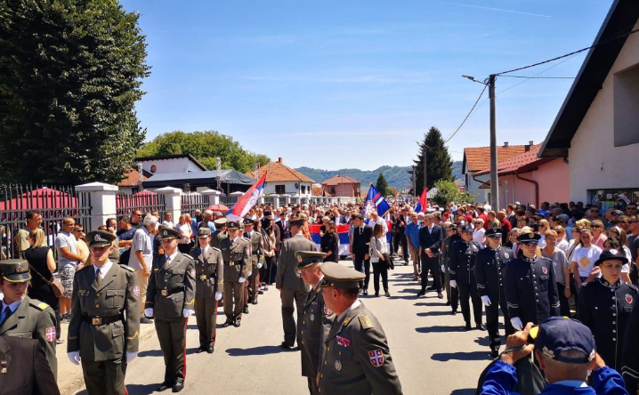 Ushtria e Serbisë marshon në qytetin boshnjak pa lejen e Presidencës së Bosnjes