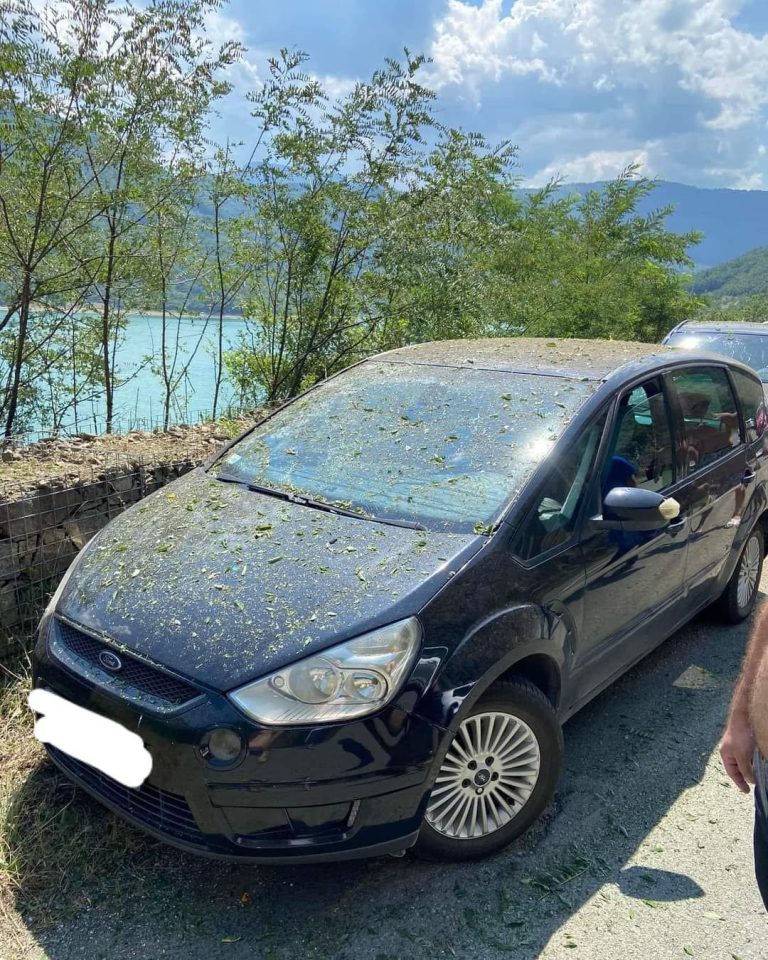 Hidhet mjet shpërthyes në afërsi të Ujmanit, dëmtohen dy vetura