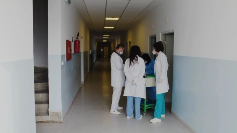 Rreth 300 infermierë kanë ikur jashtë Kosovës brenda tetë muajve