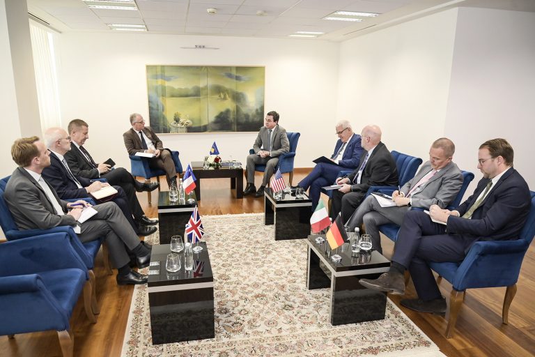 “Ura duhet të hapet”, Qeveria deklarohet për takimin mes Kurtit dhe ambasadorëve të QUINT-it