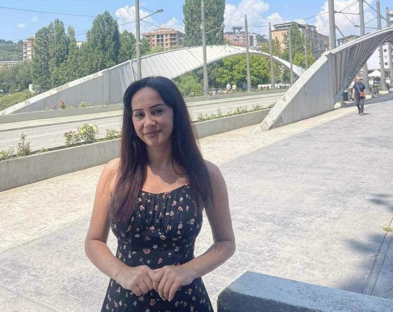Deputetja e VV-së: Qeveria i kushton vëmendje vërejtjeve që po bëhen nga aleatët e Kosovës, por hapja e urës është e drejtë ligjore