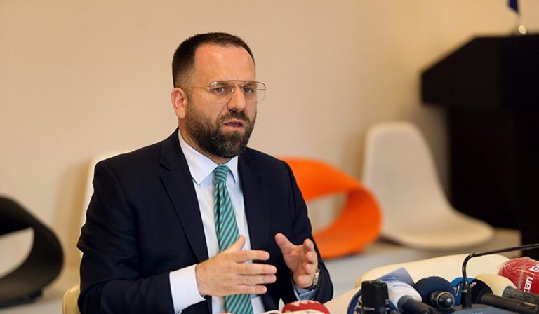 Rukiqi i kthehet Kurtit: Keni bërë politika perverse për fëmijët