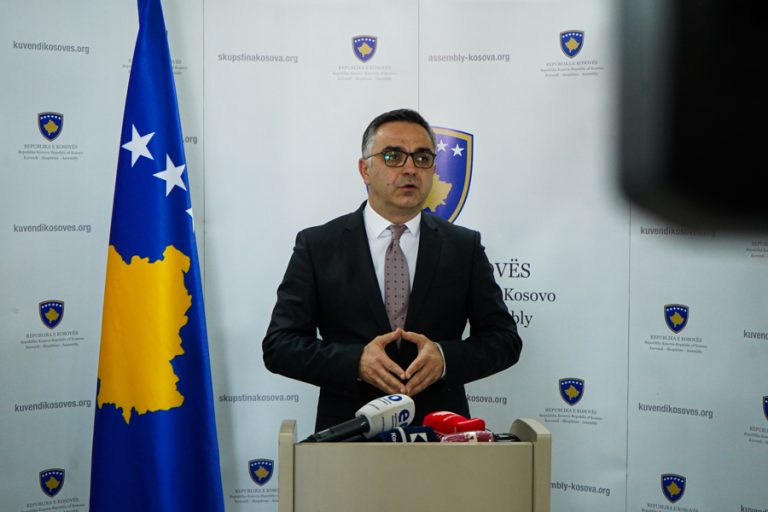 Besnik Tahiri e quan Kurtin “mashtrues të sofistikuar”: Ai e ka hapur vetëm një urë, atë të Saradranit