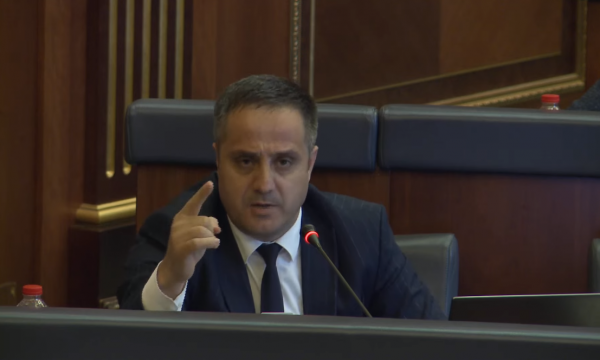 Selmanaj godet Kurtin: S’e mbajti asnjë premtim, nuk e la asnjë shenjë
