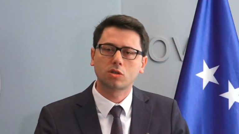 Hekuran Murati bën postimin prekës për vdekjen e babait: Na latë më herët sesa që e prisnim, mos harro bani t’fala nanës kur e takon