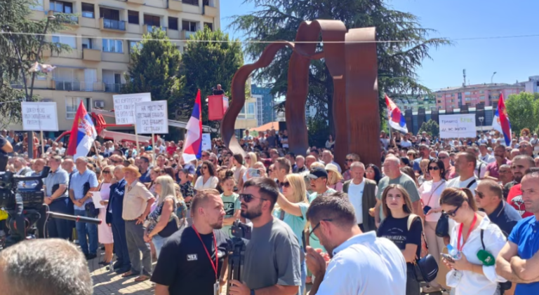 Përfundon protesta e serbëve në veri të Mitrovicës kundër hapjes së Urës së Ibrit