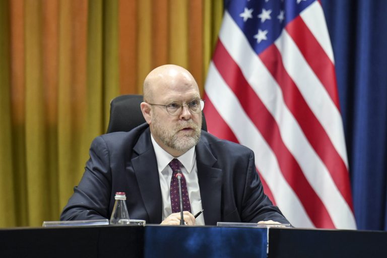Hovenier: Amerika mbetet e palëkundur në mbështetjen ndaj misionit të NATO-s në Kosovë