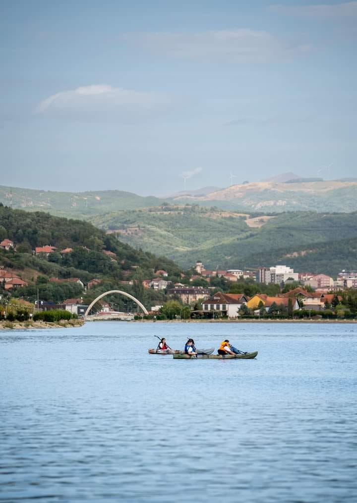 Mot me diell dhe vranësira, temperatura do shkojë deri 33 gradë