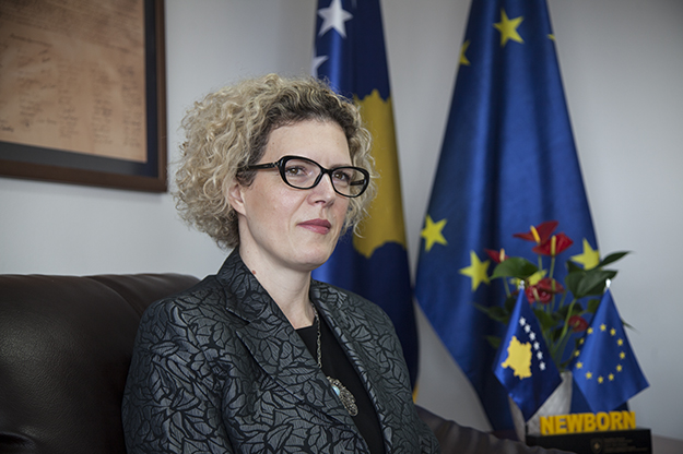 Nënkryetarja e PDK-së: Dera e vetme e hapur për Kurtin ka mbet Maqedonia e Veriut